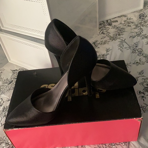 Black pointed heels - Picture 3 of 5